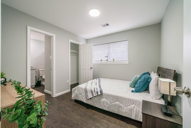 Foto del edificio - 3806 Brookfield Dr