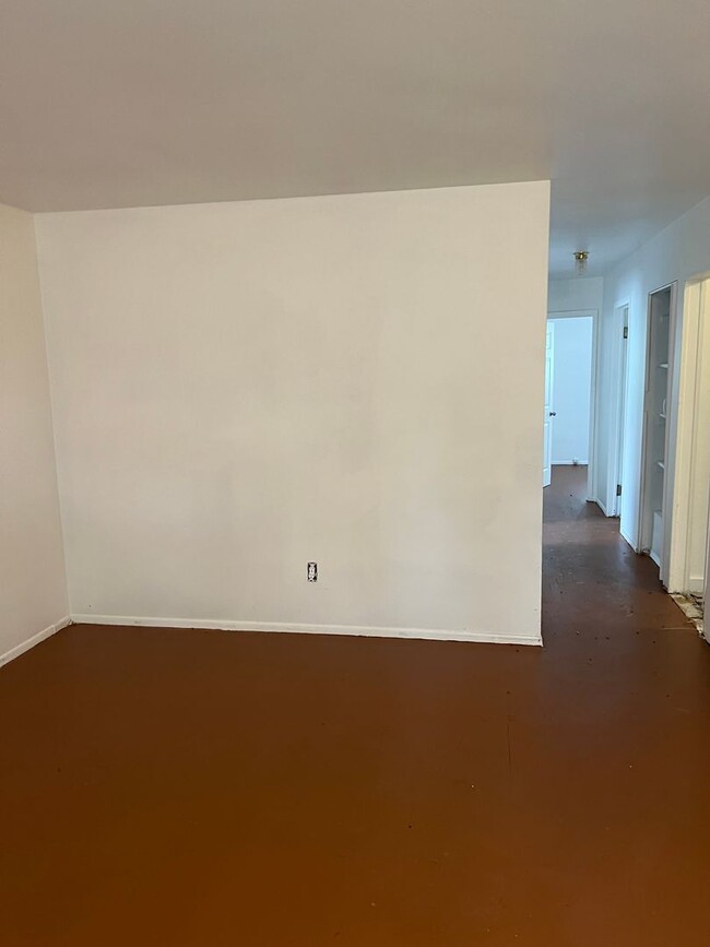 Foto del edificio - 3 Bedroom 1 Bath - $1200