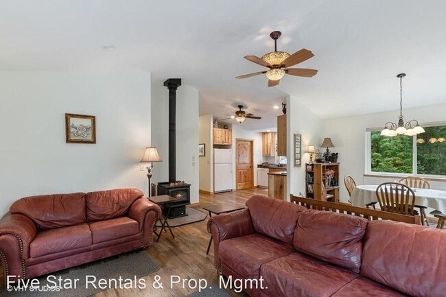 Building Photo - 2 br, 2 bath House - 104 1st Ave West