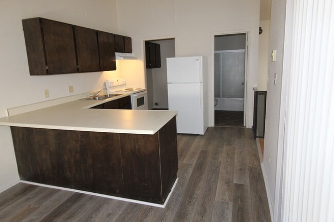 Foto del edificio - 2332 Linda Vista Dr