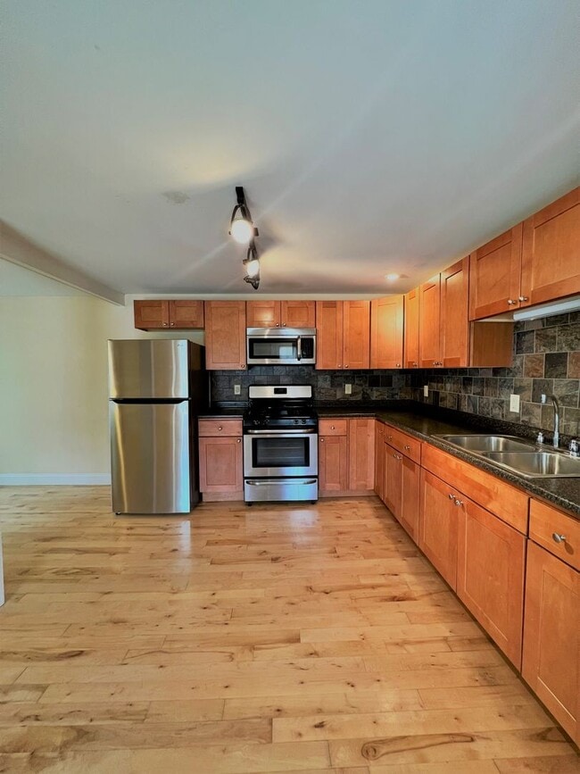 Building Photo - 52 North St