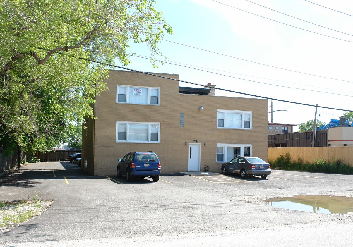 Building Photo - 10355 W Lyndale Ave