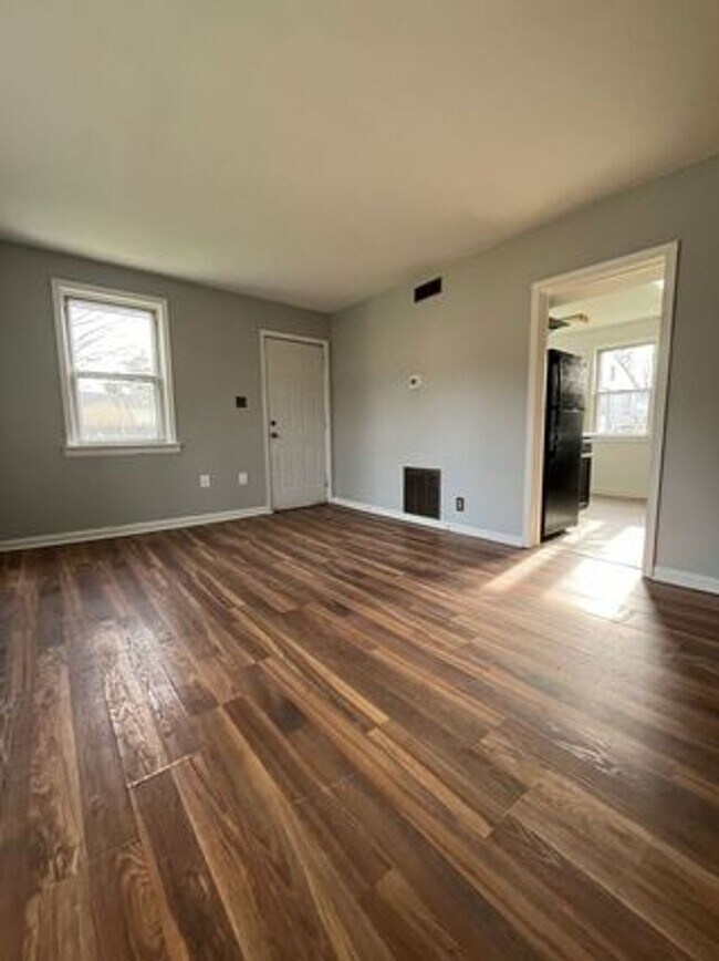 Building Photo - Beautiful 2 Bedroom, 1 Bath in Wallingford!