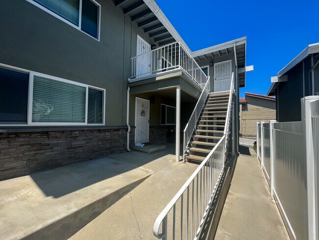 Foto del edificio - 704 N Paulina Ave