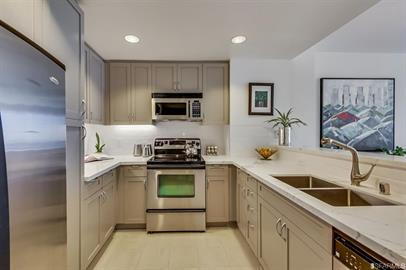 Building Photo - A beautiful  1 Bedroom 1 Bathroom at the B...