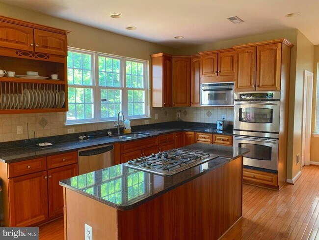 Foto del edificio - 17090 Anns Brook Ct