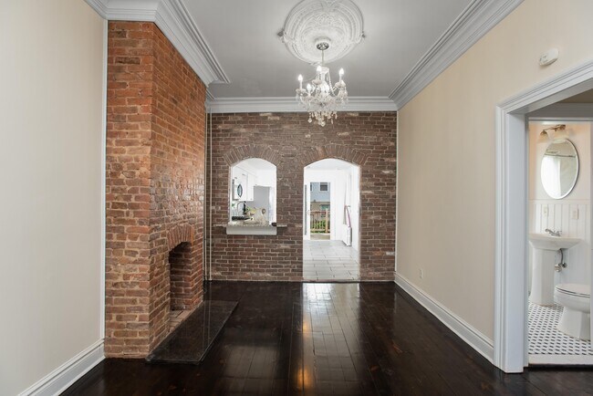 Building Photo - 331 Forrest St