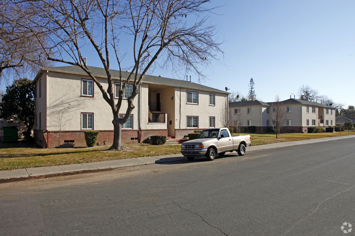 Building Photo - Woodlake Apartments