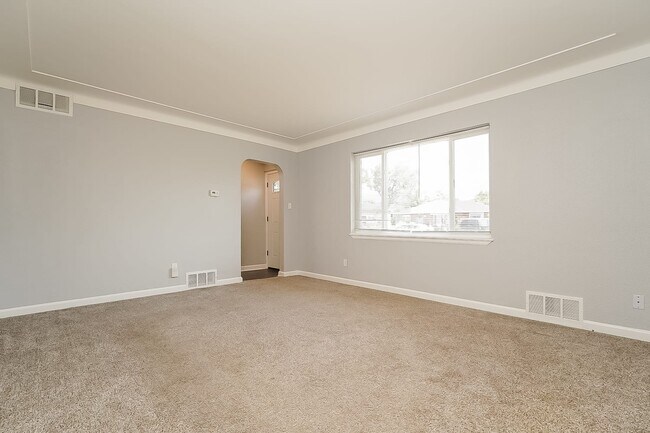 Building Photo - 9261 Vine Street