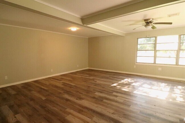 Building Photo - 918 Dixie Dr