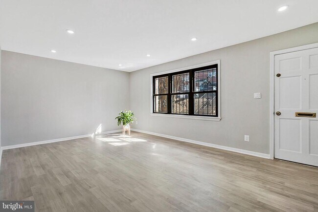 Foto del edificio - 4970-4972-4972 Just St NE