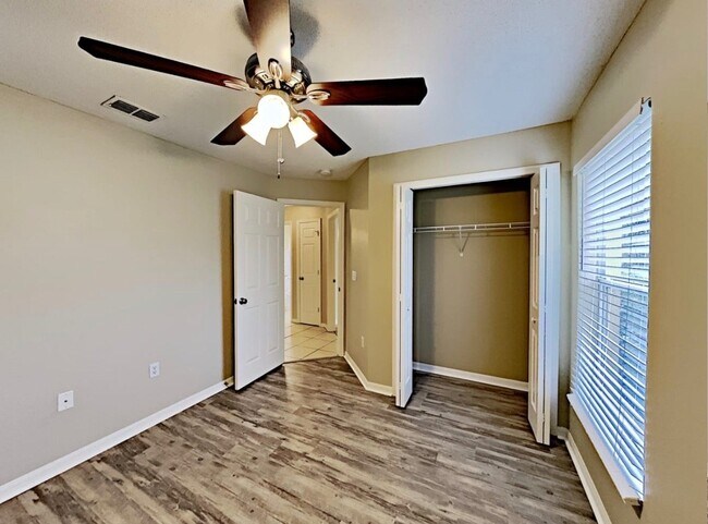 Building Photo - 606 Beauregard St