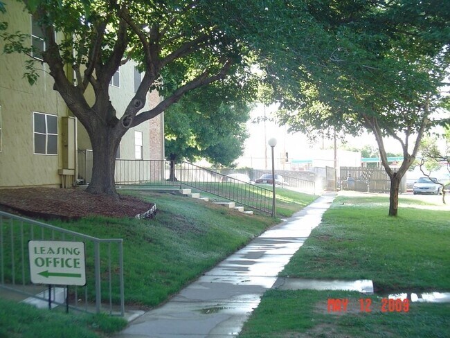 Foto del edificio - 1222 Giles Rd