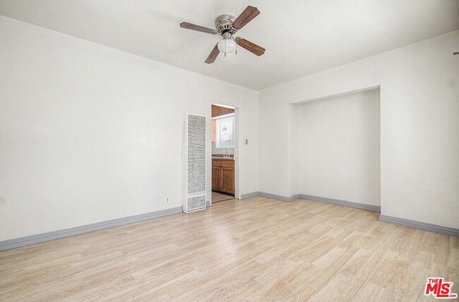 Building Photo - 12015 S Willowbrook Ave