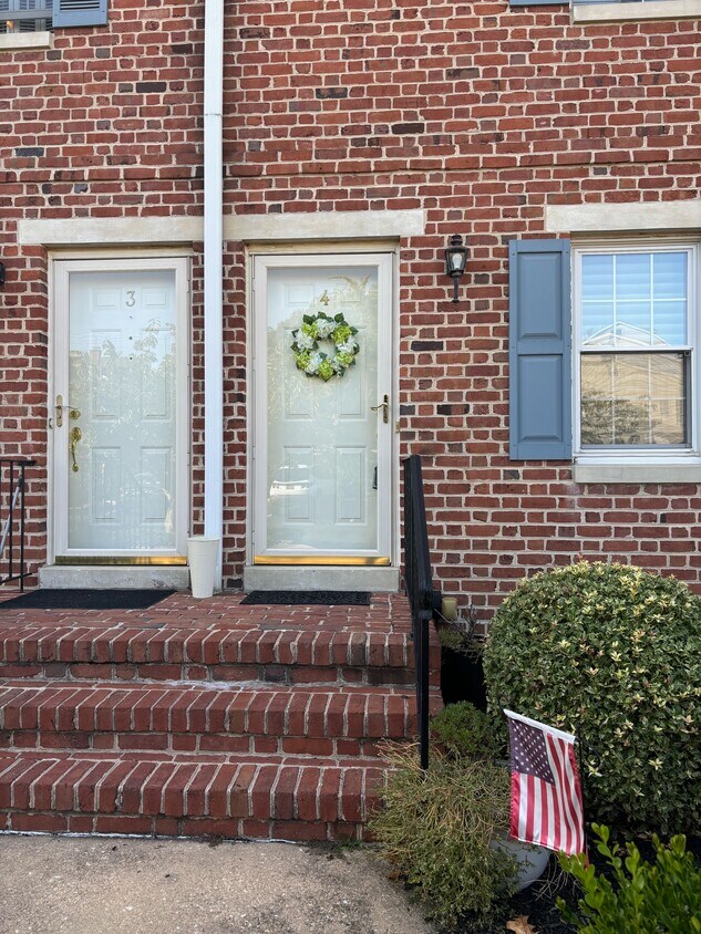 Primary Photo - 615 Delaware St