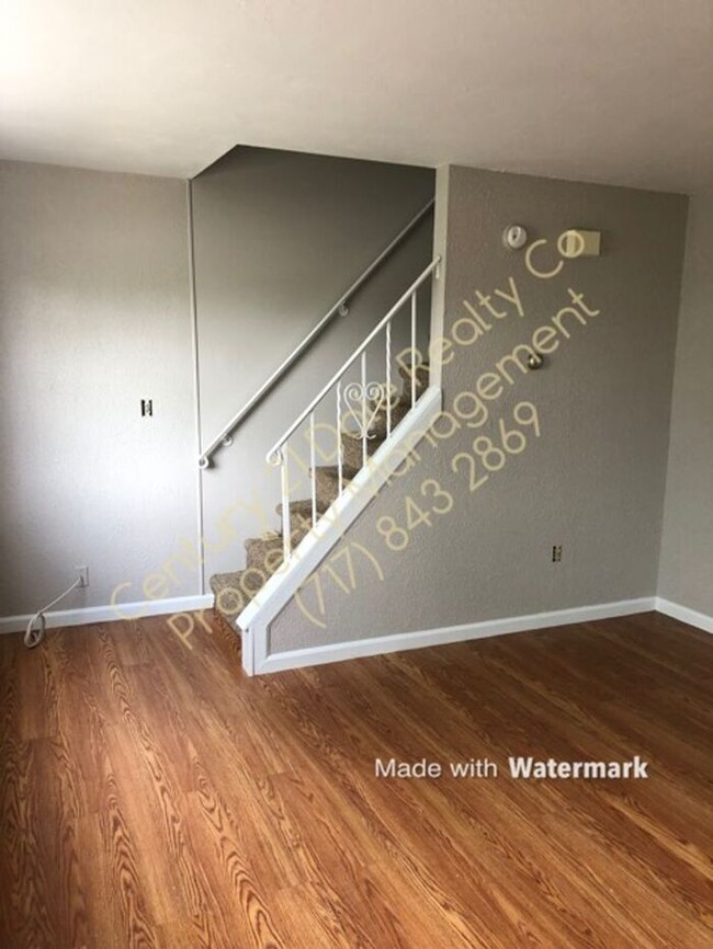 Building Photo - 3 BR, 1.5 Baths, 1 car garage Dover PA