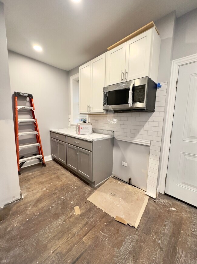 Foto del edificio - 1251 W Rosemont Ave