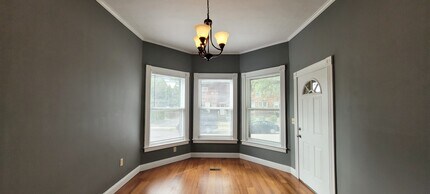 Building Photo - 614 W 1st St