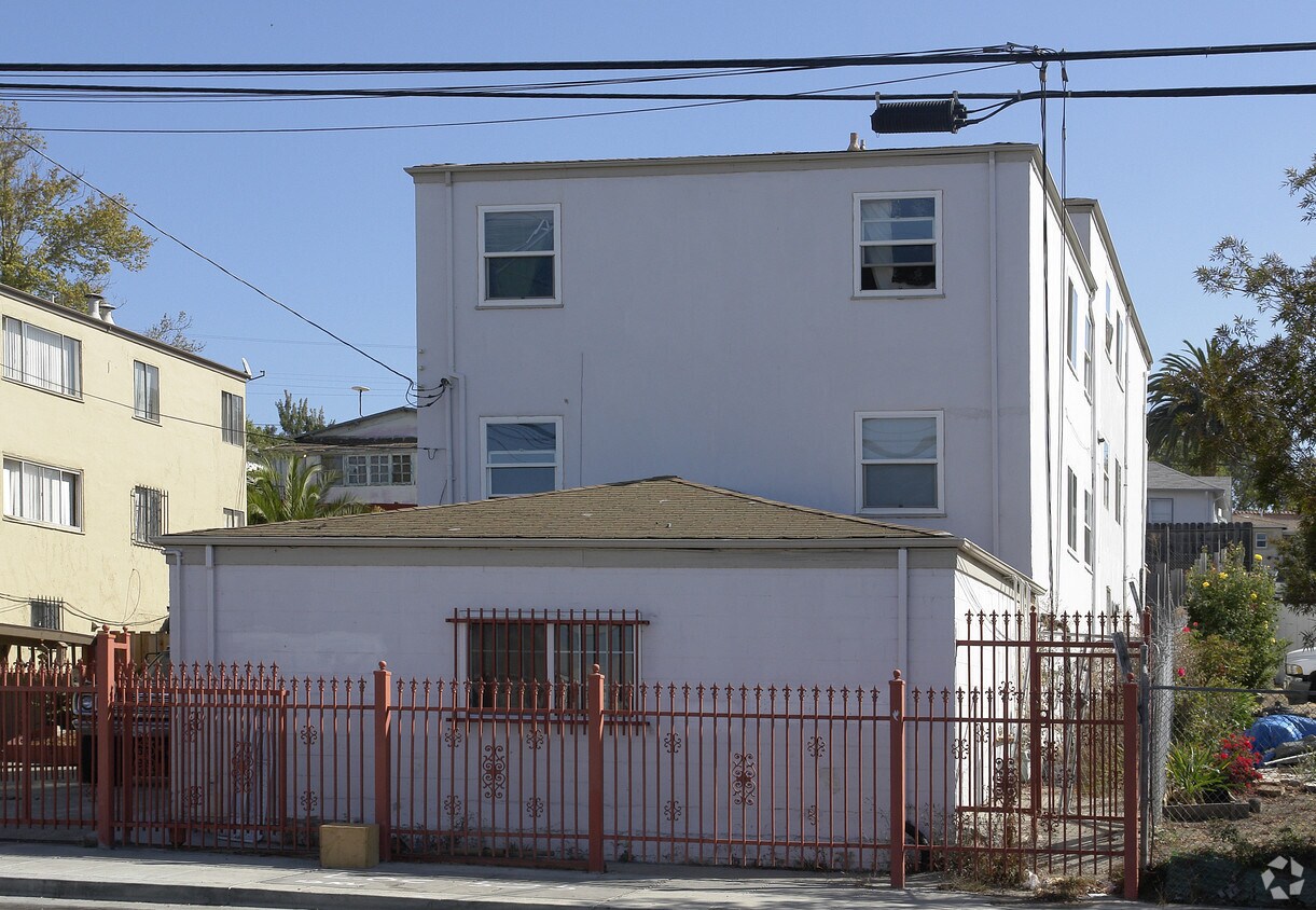 Primary Photo - 9520 Macarthur Blvd