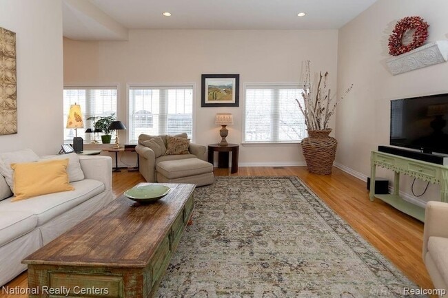 Building Photo - 143 E Main St