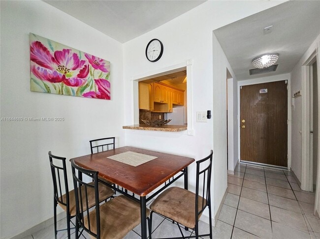 Building Photo - 2899 Collins Ave