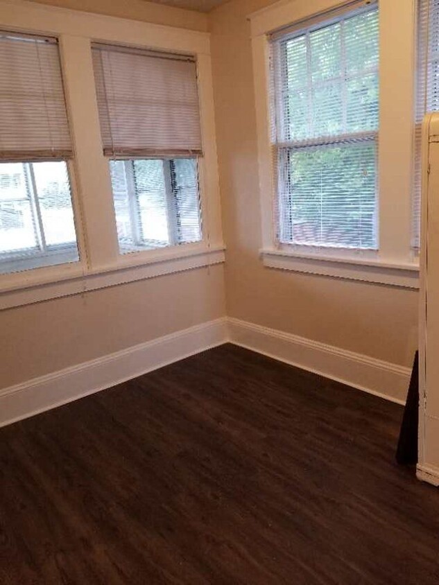 Bedroom - 420 W Cheves St