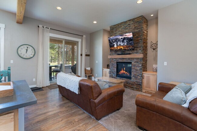 Foto del edificio - 278 Mountain Willow Dr