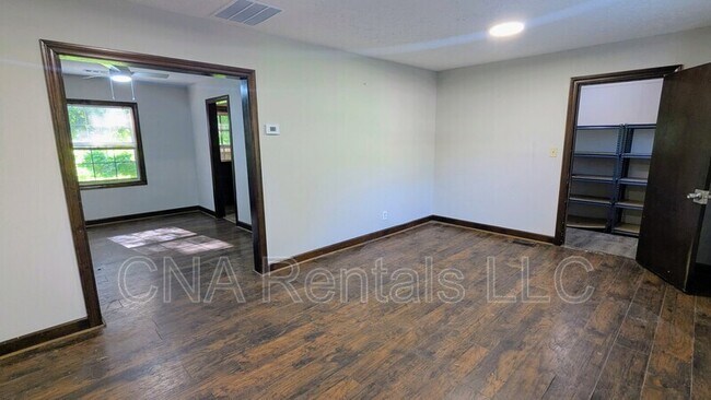 Building Photo - 104 E Acres Dr SE