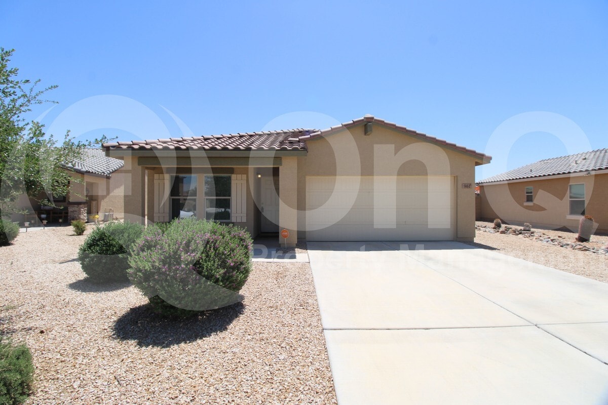 Primary Photo - 961 W Verde Ln