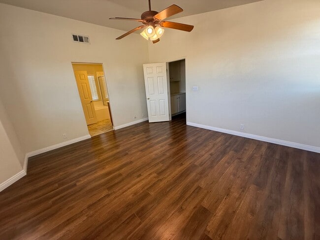 Building Photo - Beautiful Home In Apple Valley Vineyards-4...