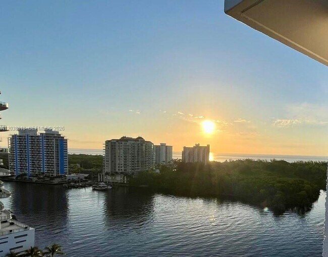 Foto del edificio - 888 Intracoastal Dr