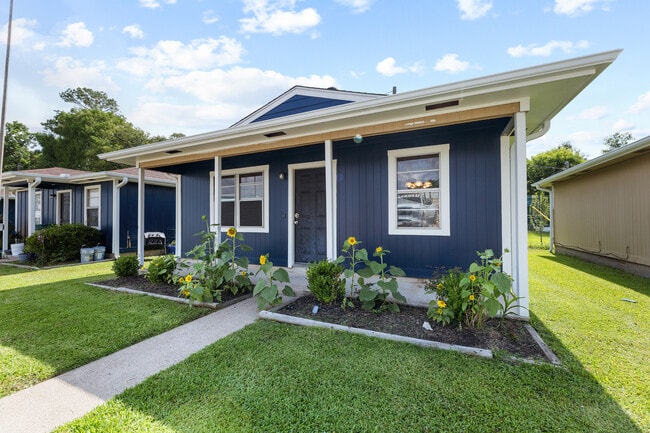 Building Photo - 717 Cedar Bayou Rd