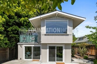Building Photo - 32 Parkwood St