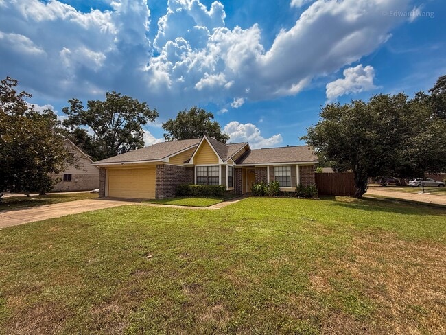 Building Photo - 530 Belwin Dr