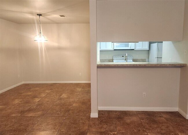 Building Photo - 1202 Thorpe Ln