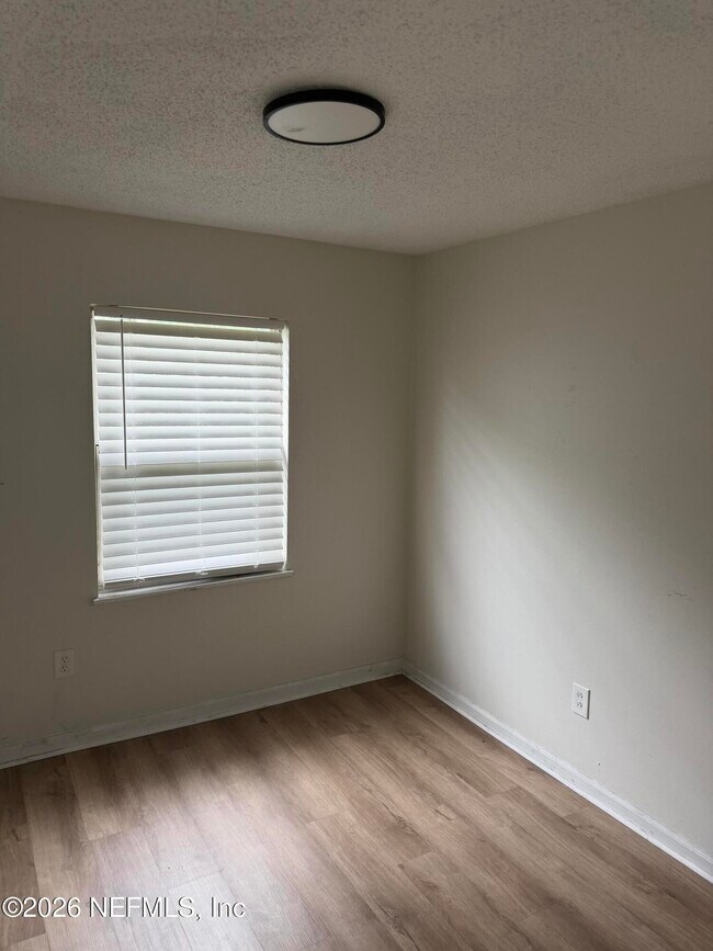 Foto del edificio - 7539 Walden Rd