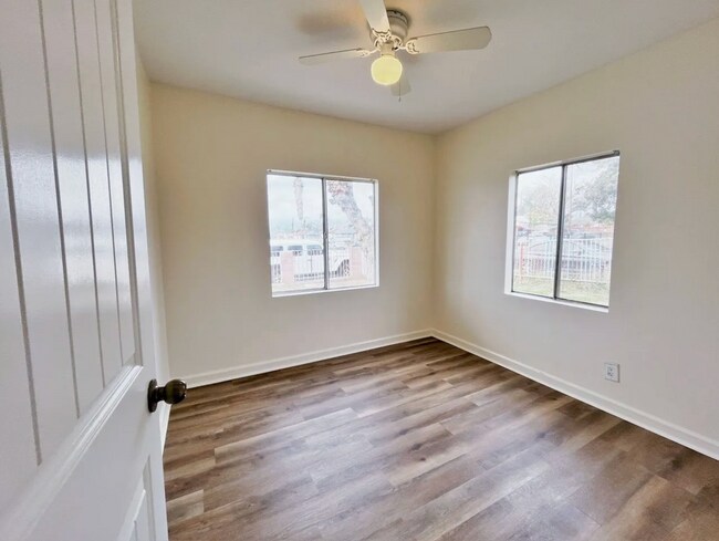 Foto del edificio - Beautiful 4 Bedroom 2 Bath