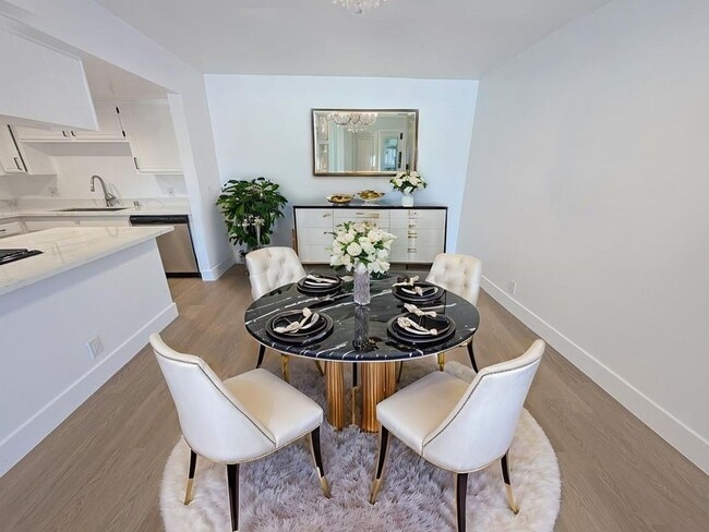 Foto del edificio - 4454 Coldwater Canyon Ave