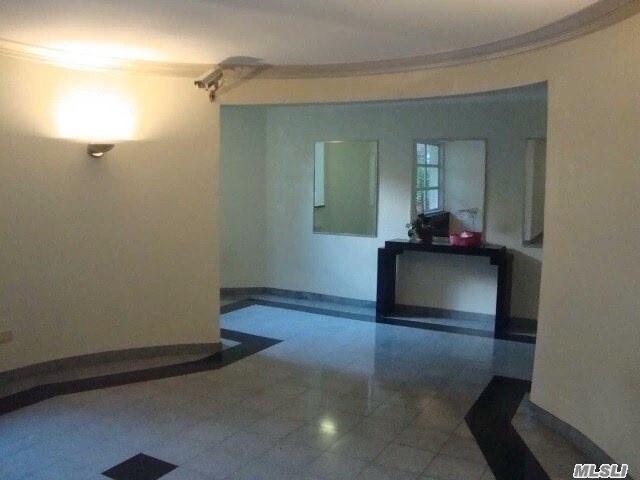 Foto del edificio - 63-60 102nd St