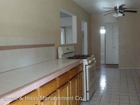 Building Photo - 14628 S Aprilia Ave