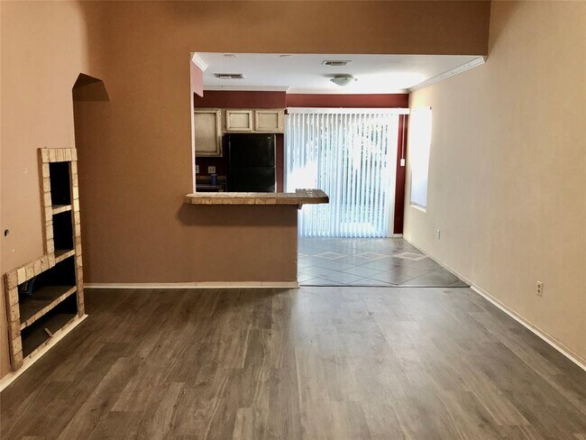 Foto del edificio - 718 Decker Prairie Dr