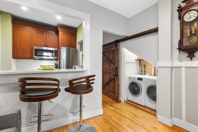 Building Photo - 80 West Cedar St