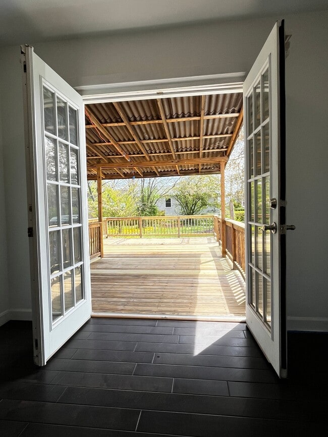 Building Photo - 108 Ruden St