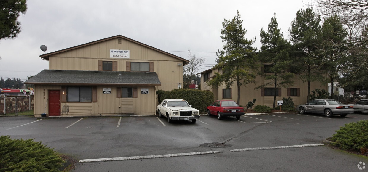 Primary Photo - Grand West Apartments