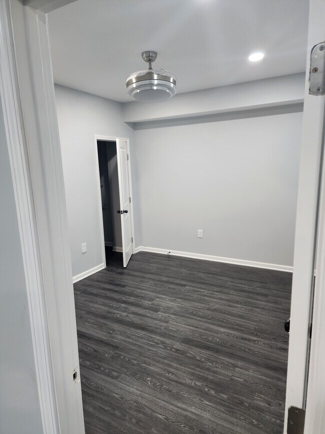 Building Photo - 1529 Wilford Dr NE