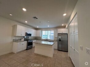 Building Photo - 18316 Iris Ln