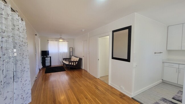 Building Photo - *Charming 1BR/1BA Cottage in the Heart of ...