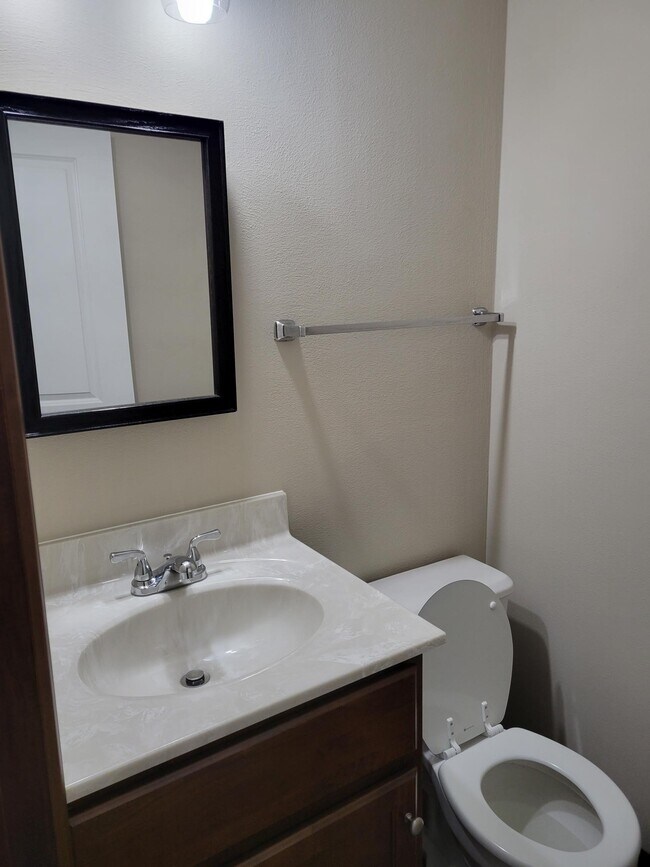 Foto del edificio - 32 Manor Dr