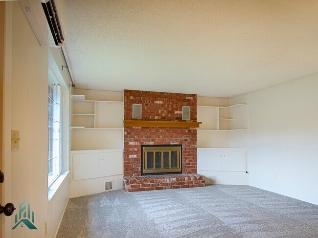Building Photo - 2771 Newton St