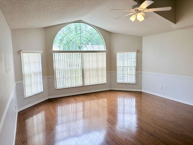 Building Photo - Condo for rent -3 Bed, 2 Bath Condo in Royal Palm Bay